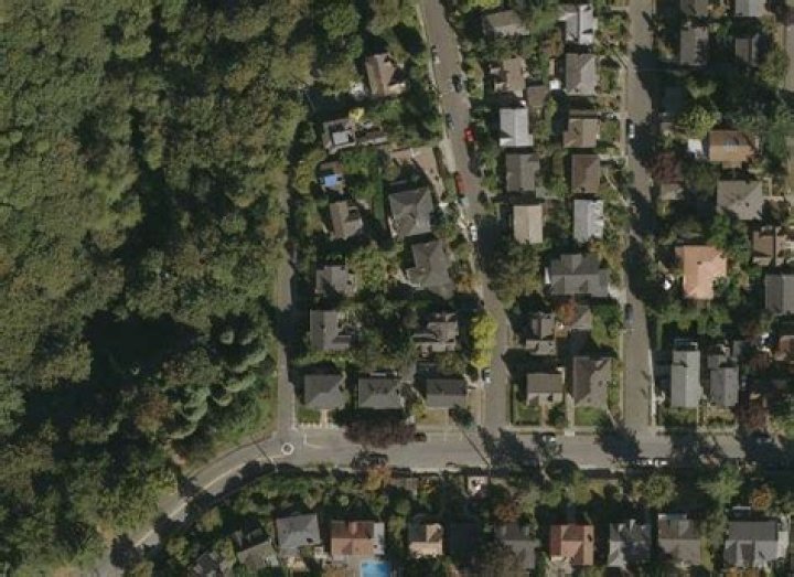 Can you get live satellite images of a house?