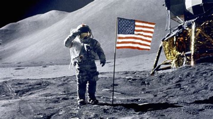 Can you see the American flag on the moon with a telescope?