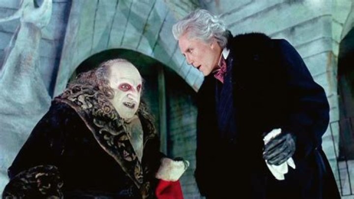 Did Danny DeVito really eat the fish in Batman Returns?