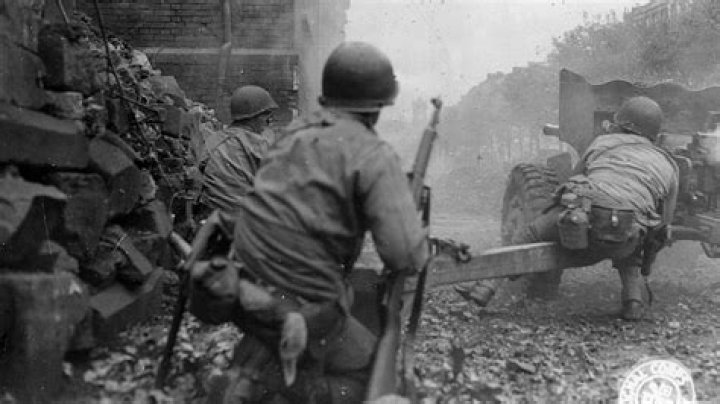 How did soldiers entertain themselves in WW2?
