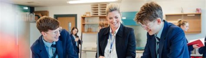 How do I become a secondary school teacher in Scotland?