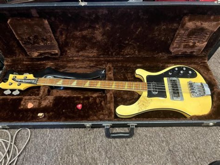 How do I tell what year my Rickenbacker is?