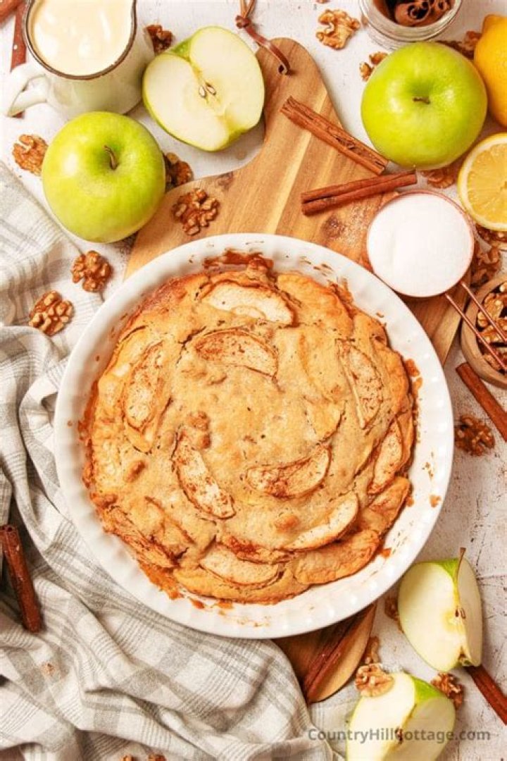 How do you make an apple pie without soggy bottom crust?