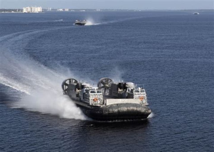 How does an LCAC work?