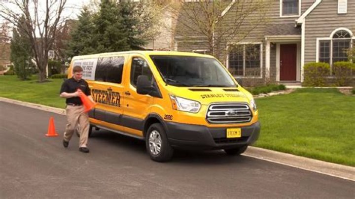 How does Stanley Steemer pay employees?