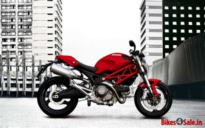 How fast is Ducati Monster 696?