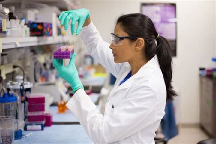 How much does a Medical lab tech make in Nova Scotia?