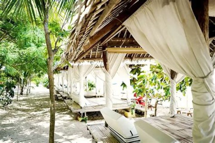 How much is the entrance fee in Laiya Batangas?