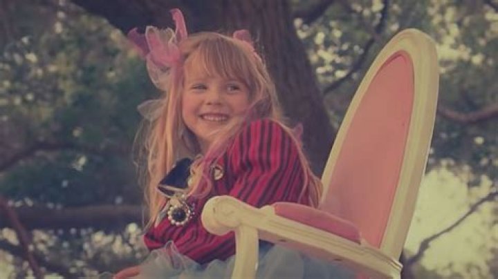 How old is Sage Hart?