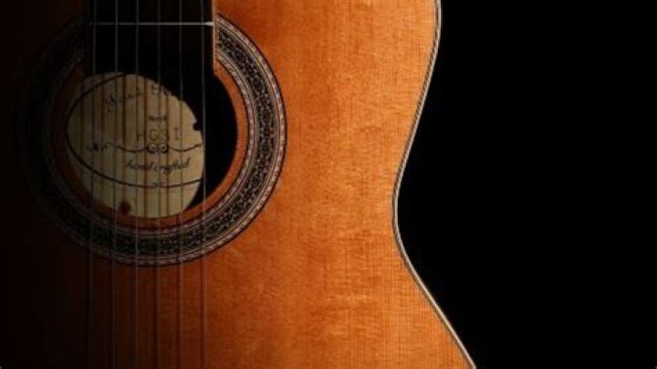 Is it easier to play a guitar or a banjo?