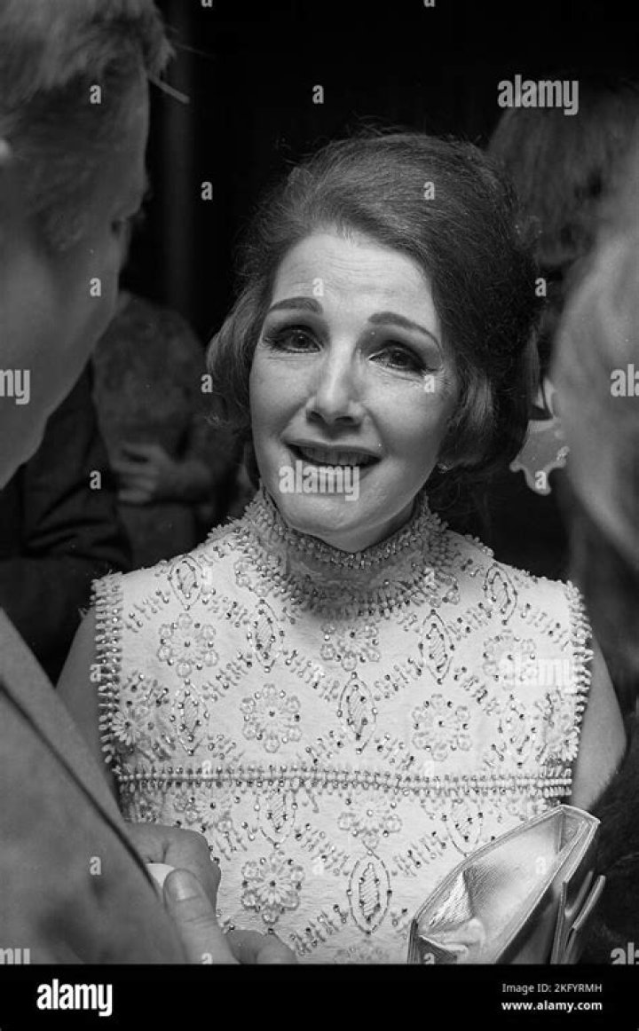 Is Libertad Lamarque still alive?