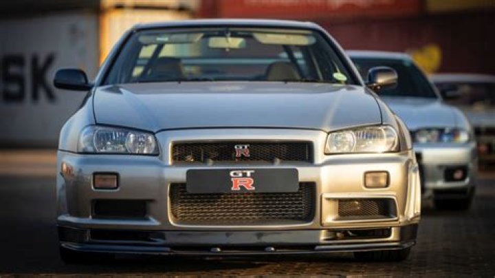 Is there a 4 door R34 GTR?