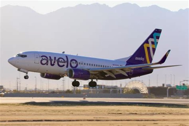 What airlines fly out of Monroe LA?
