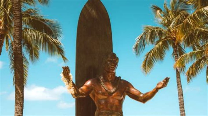 What are some historical facts about Hawaii?