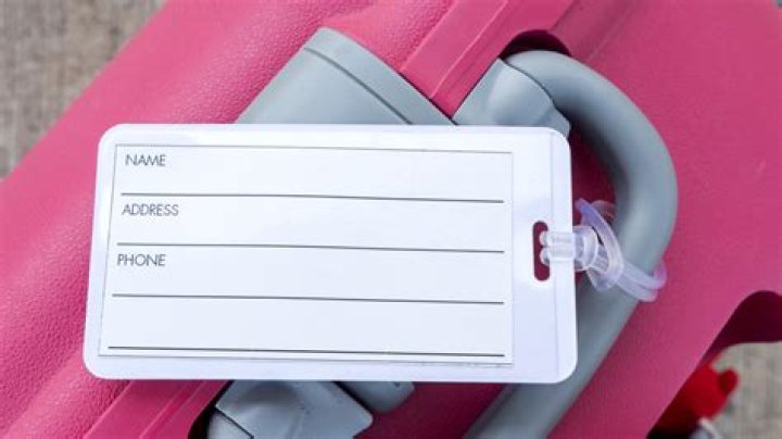 What details should I put on my luggage tag UK?