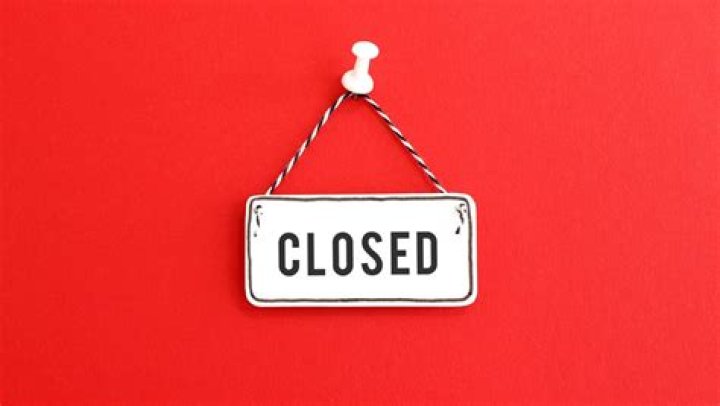 What happens if my IRS refund goes to a closed account?