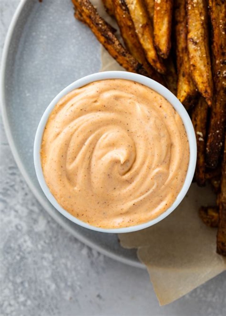 What is spicy mayo sauce made of?