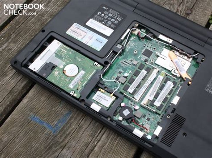 What is the battery life of the Acer Aspire 5820tg?