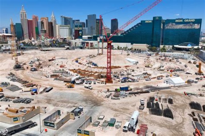 What is the largest park in Las Vegas?