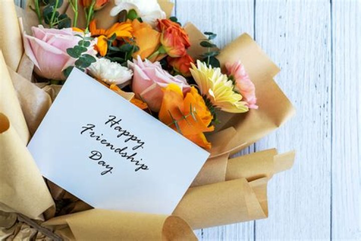 What kind of flower represents friendship?