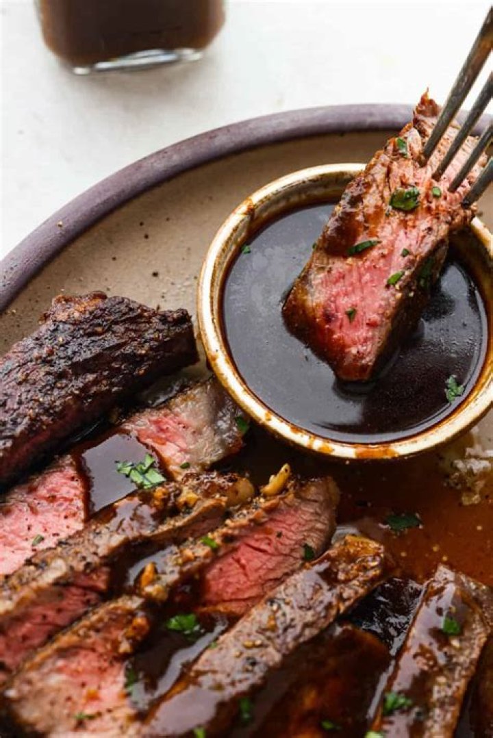 What sauces taste good with steak?
