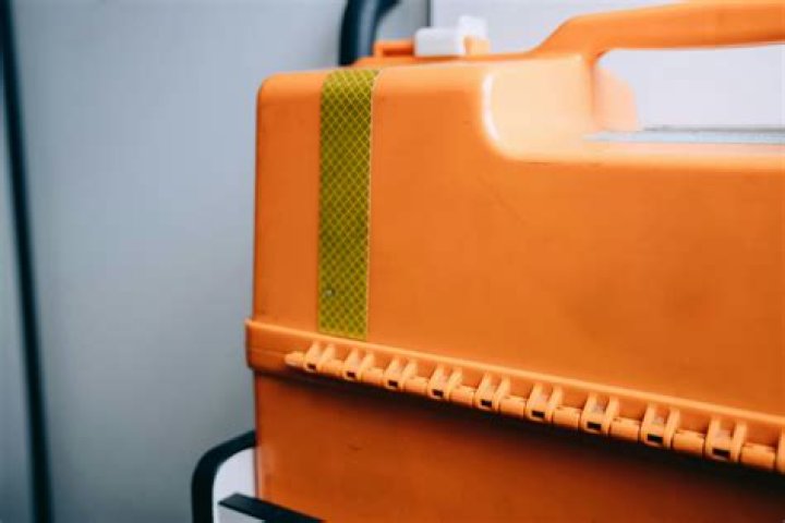 Who can access a safe deposit box after death?