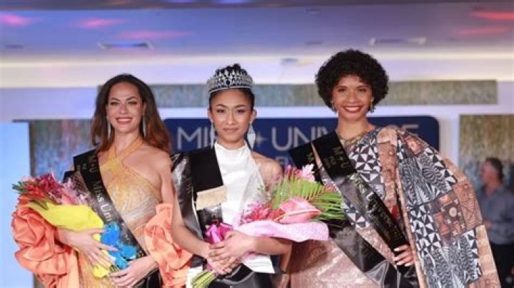 Why was Miss Universe 2011 dethroned?